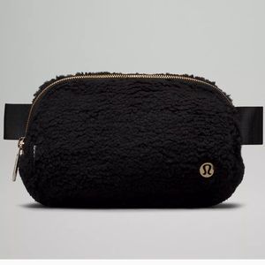 LULULEMON everywhere belt bag fleece black